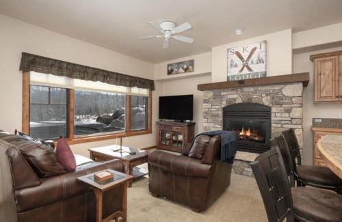 Bear Crossing Apartment | Hot Tub Mountain Views Steps to Trails