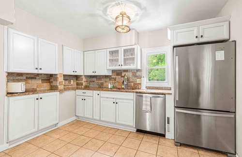 East Homer House | Hot Tub *Movie Theater *Dock *Views *Heated Pool