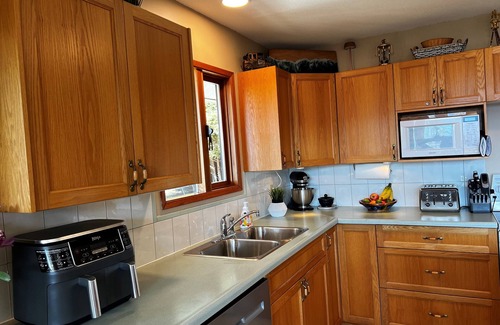 Anglemont House | HOT TUB'n at Shuswap LakenRnR with MnM in our Pet-Friendly! Lakeview Home