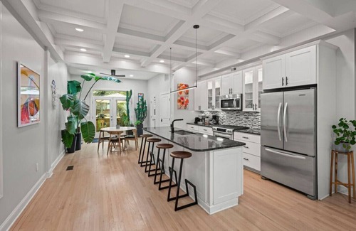 Truxton Circle House | Hot Tub Oasis Giant Row House Historic