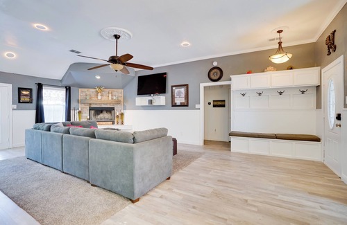 Ransom Canyon House | Hot Tub & Outdoor Kitchen: Ransom Canyon Paradise