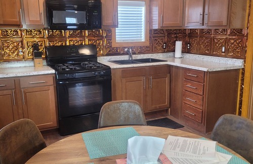 Interlochen House | Hot Tub! Outside Traverse City, SLEEPS 6 Pet Friendly, Fire Place, Fire Pit