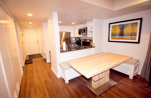 North Park City Condo | Hot Tub+ Parking+ Sleeps 6 Park City A/C + Deck
