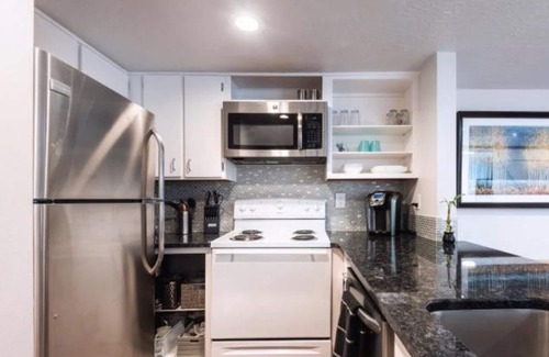 North Park City Condo | Hot Tub+ Parking+ Sleeps 6 Park City A/C + Deck