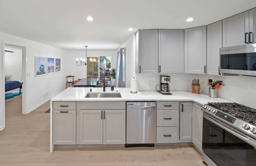 The Pines House | Hot Tub, Pet friendly, SHEETS/TOWELS included!