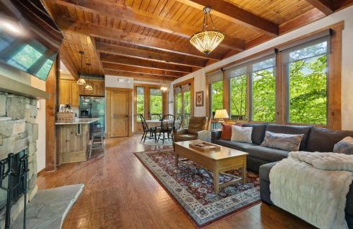 Cheshire House | HOT TUB & PET-FRIENDLY Cabin in Cheshire Village