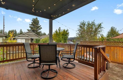 Southeast Bend House | Hot-tub Pet-friendly minutes to Downtown
