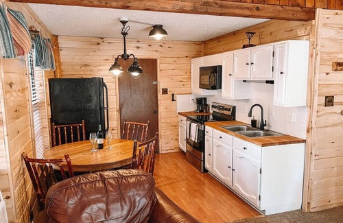 Ruidoso Cabin | Hot Tub | Pet Friendly | Near Midtown