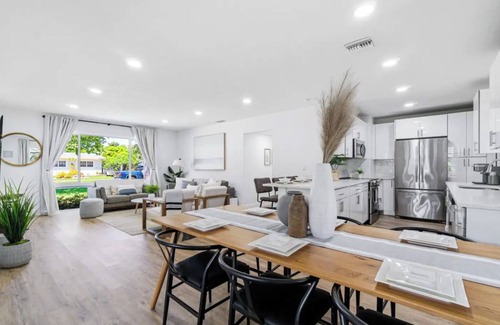 West Palm Beach House | Hot Tub & Play Pool @ Perfect Palms Retreatn8 Min to Airport-9 Min to DTWN WPBn