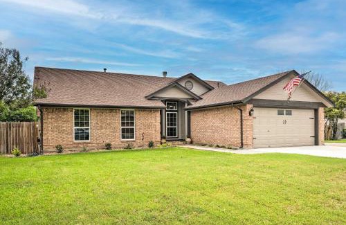 Hutto House | Hot Tub, Pool, and Fire Pit Gorgeous Hutto Home