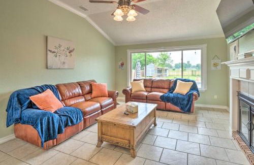 Hutto House | Hot Tub, Pool, and Fire Pit Gorgeous Hutto Home