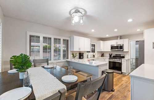 Fallbrook House | Hot Tub | Pool House 5 BR- 15 Guests Pet Friendly