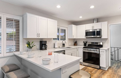 Fallbrook House | Hot Tub | Pool House 5 BR- 15 Guests Pet Friendly