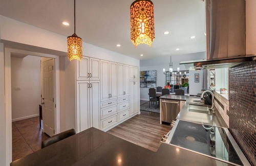 Okanagan-Similkameen House | Hot Tub, POOL, near KVR, downtown and lake ,spacious house