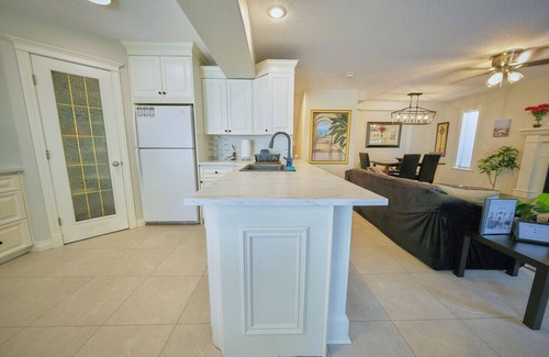 Arbour Lake Condo | Hot Tub, Pool & Ping Pong Tables w/Backyard & BBQ