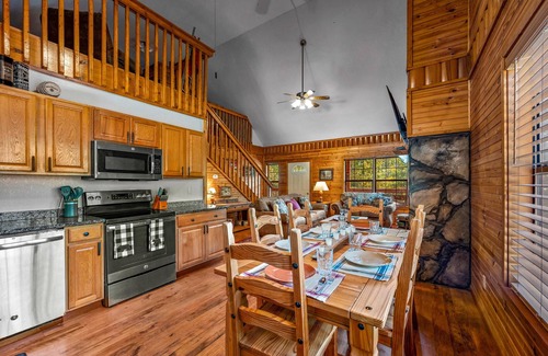 Townsend Cabin | Hot Tub ★ Pool Table ★ Firepit ★Very Private
