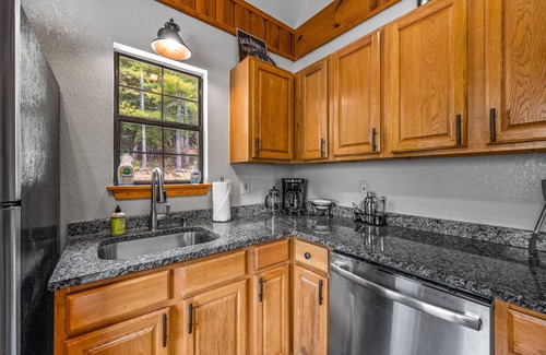 Townsend Cabin | Hot Tub ★ Pool Table ★ Firepit ★Very Private