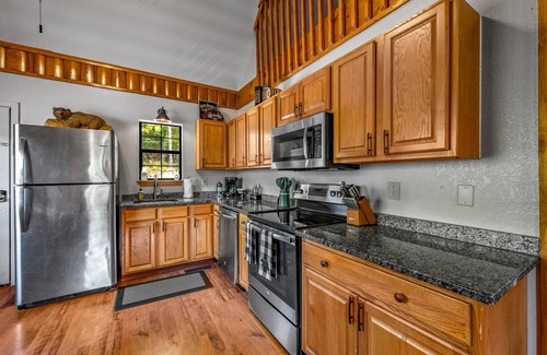 Townsend Cabin | Hot Tub ★ Pool Table ★ Firepit ★Very Private