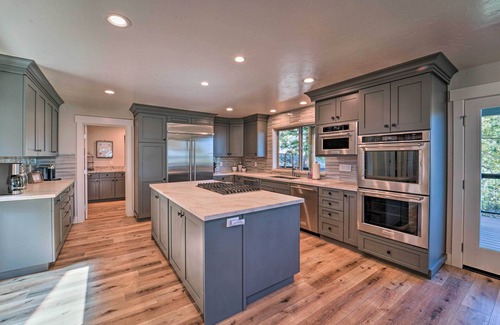 Reno House | Hot Tub, Pool Table: Luxe Reno Chalet w/Mtn View!