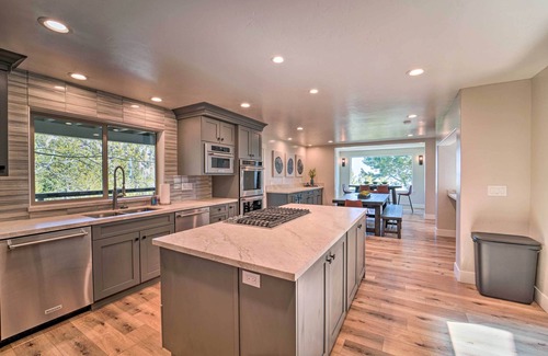 Reno House | Hot Tub, Pool Table: Luxe Reno Chalet w/Mtn View!