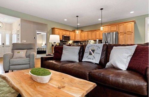 Nellysford House | Hot Tub Pool Table GameRoom Grill Pool Tennis Golf