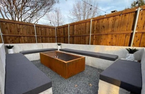 Lewisville House | Hot Tub Poolside Paradise in TX