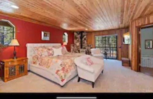 Big Bear Lake House | 🐻 Hot Tub Prime Location Huge Backyard