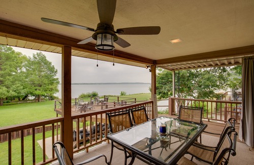 Kemp House | Hot Tub & Private Dock: Cedar Creek Lake House!