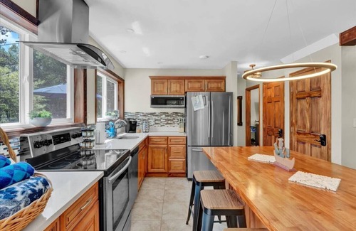 Long Pond House | Hot Tub - Private Dock - A/C