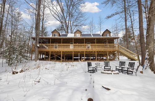 Rogers Cabin | Hot Tub (Private) | Dogs OK | FirePit | MuirValley | Hiking