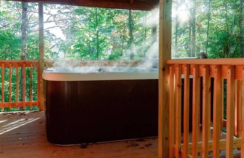 Rogers Cabin | Hot Tub (Private) | Dogs OK | FirePit | MuirValley | Hiking