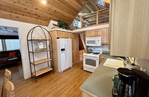 Ashland Cabin | Hot Tub! Relaxing Tranquil Cabin at Hyatt Lake 40