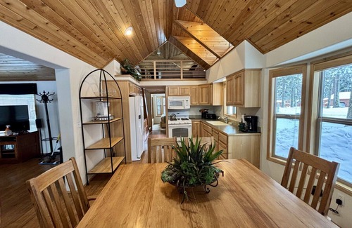 Ashland Cabin | Hot Tub! Relaxing Tranquil Cabin at Hyatt Lake 40