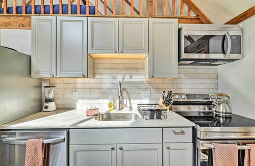 Thornhurst House | Hot Tub & Resort Amenities: Pocono Lake Retreat!