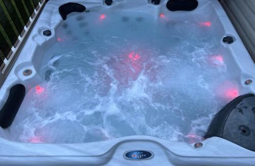 Tattershall Resort | Hot tub retreat at Tattershall Lakes