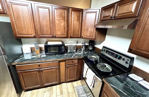 Marmot House | Hot tub, River Front, Mt. Hood, and Relaxation for Friends and Family!