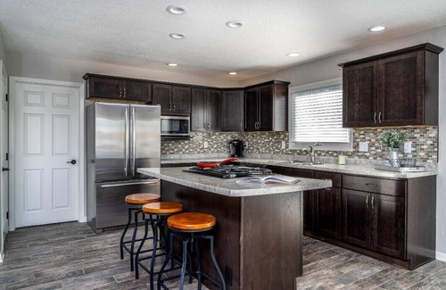 East Moline House | Hot Tub River Views