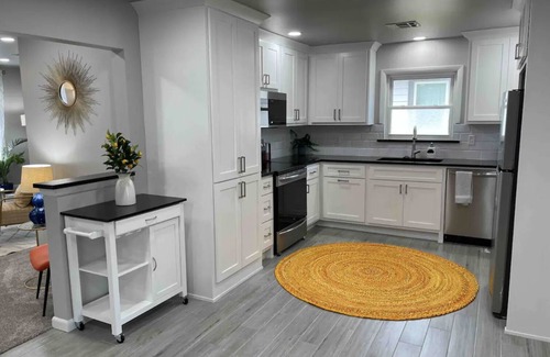 Broken Arrow House | Hot Tub- Rose District-Walk to Shopping & Dining