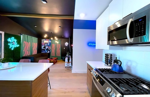 MLK House | Hot Tub Royale Rainey Street 6 Minute Drive