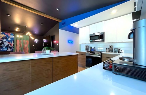 MLK House | Hot Tub Royale Rainey Street 6 Minute Drive