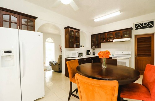 Estate Hope West Condo | Hot Tub & Saltwater Pool- Scenic 2bedroom 2bath Island Castle Rentals