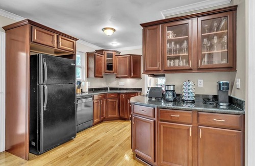 Ann Arbor House | Hot Tub | Sauna | Fire Pit | Outdoor Living | Elegant Ranch