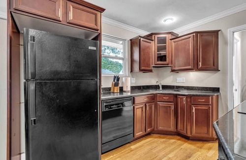 Ann Arbor House | Hot Tub | Sauna | Fire Pit | Outdoor Living | Elegant Ranch