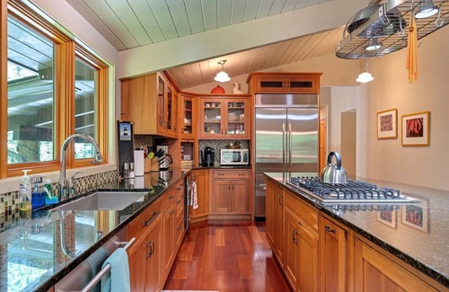Quechee House | Hot Tub & Sauna, Fireplace - Morgan Road Escape