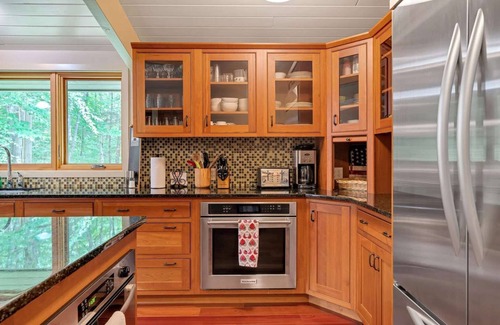 Quechee House | Hot Tub & Sauna, Fireplace - Morgan Road Escape