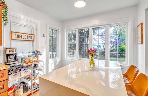 Town of Essex Cottage | Hot Tub, Sauna, King Bed, Outdoor Patio, Winery