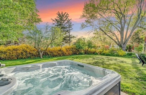 Town of Essex Cottage | Hot Tub, Sauna, King Bed, Outdoor Patio, Winery