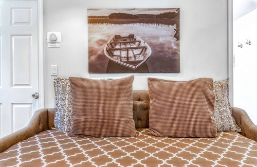 Harbert Cottage | Hot Tub & Sauna Retreat