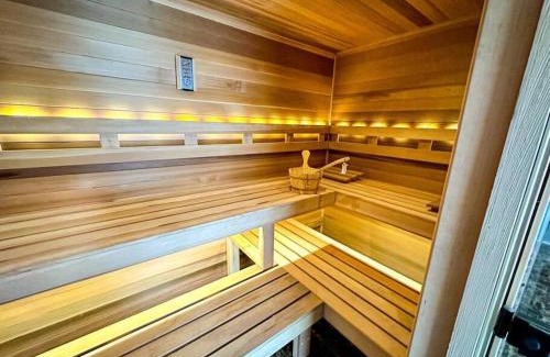 East Stroudsburg House | Hot Tub Sauna Steam Room