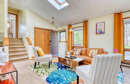 East Stroudsburg House | Hot Tub Sauna Steam Room